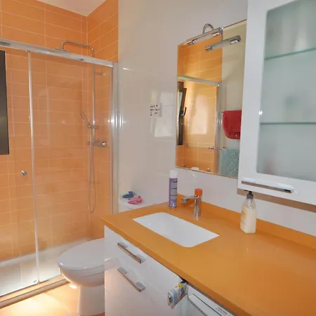 Villa Casa Espaciosa Con Gran Terraza Y Piscina Privada En Zona Tranquila De - Hisp-7-4