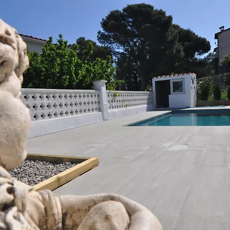 Casa Espaciosa Con Gran Terraza Y Piscina Privada En Zona Tranquila De - Hisp-7-4 *