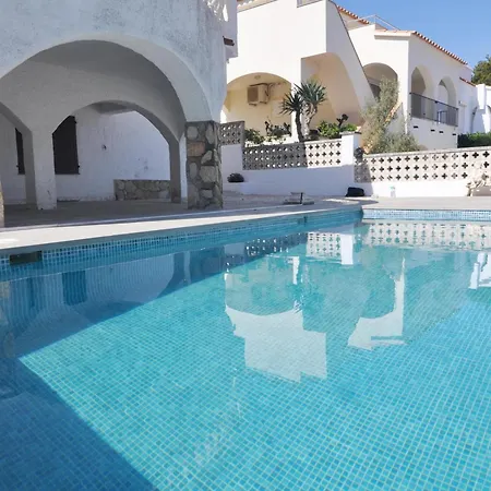 Casa Espaciosa Con Gran Terraza Y Piscina Privada En Zona Tranquila De - Hisp-7-4 Villa