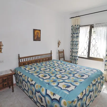 Villa Casa Espaciosa Con Gran Terraza Y Piscina Privada En Zona Tranquila De - Hisp-7-4
